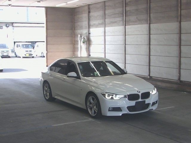 5613 BMW 3 SERIES 8C20 2018 г. (ARAI Bayside)